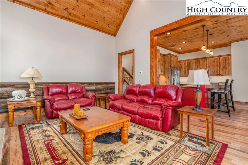 Image number 3 for the current listing