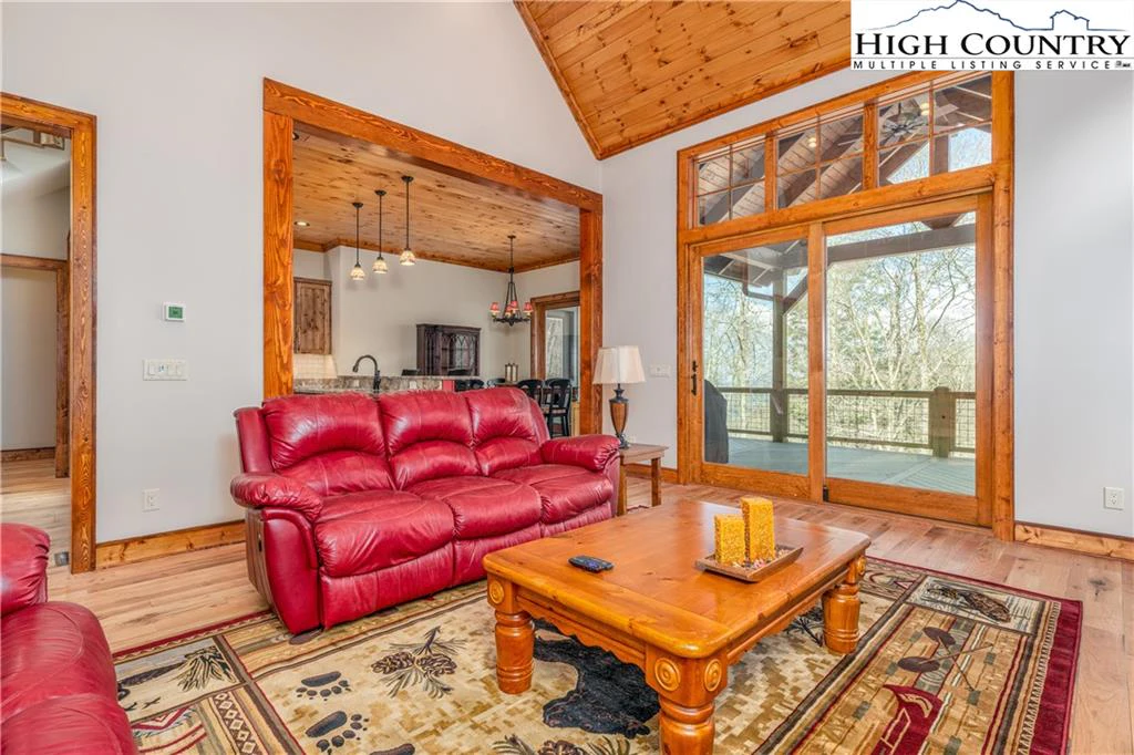 Image number 4 for the current listing