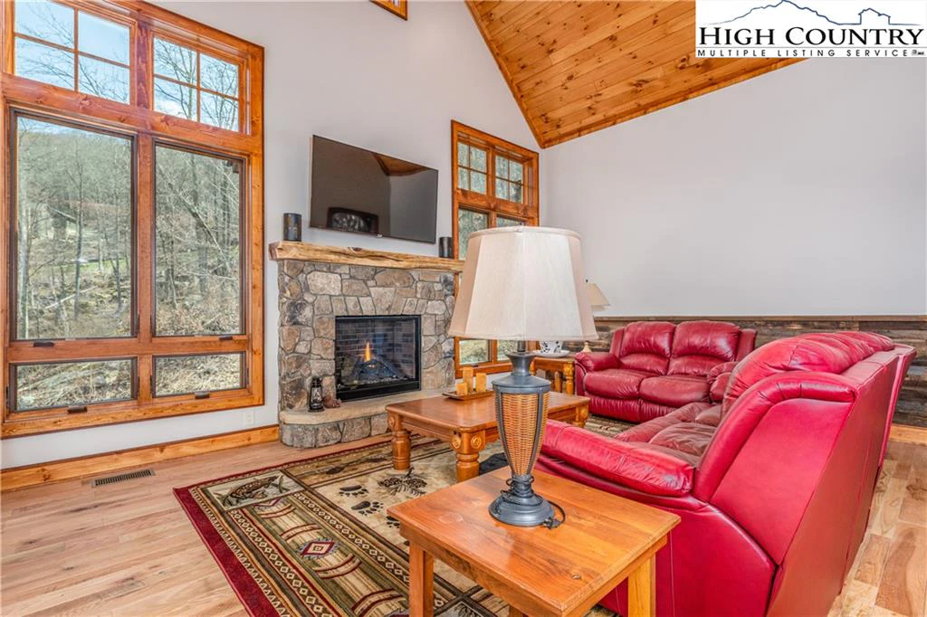 Image number 5 for the current listing