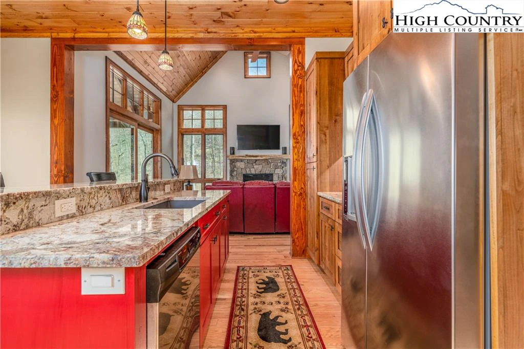 Image number 8 for the current listing
