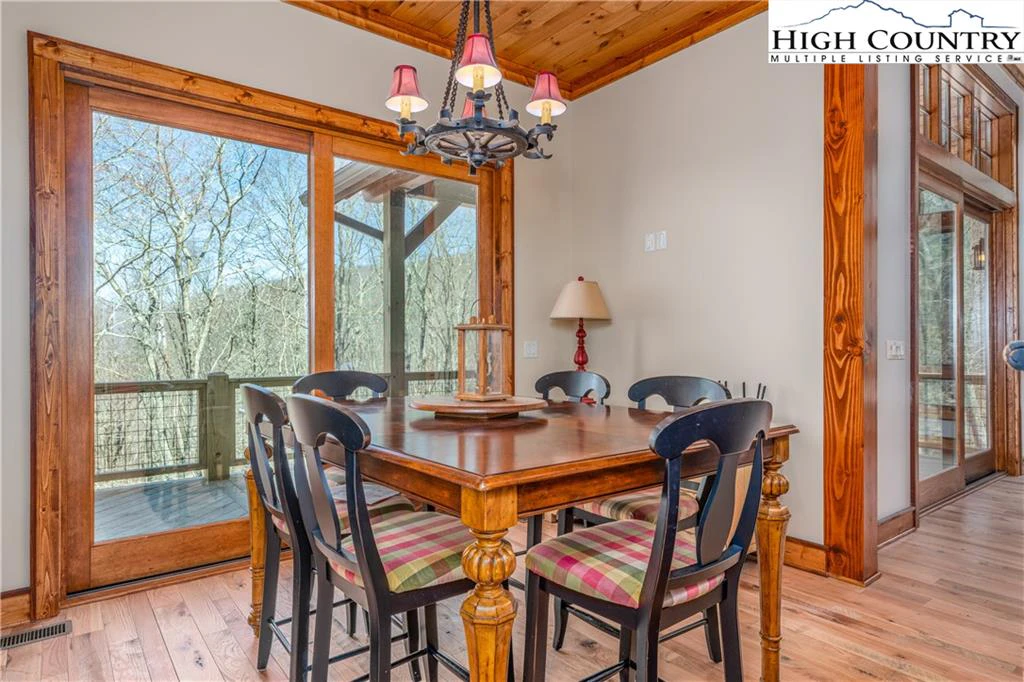 Image number 9 for the current listing