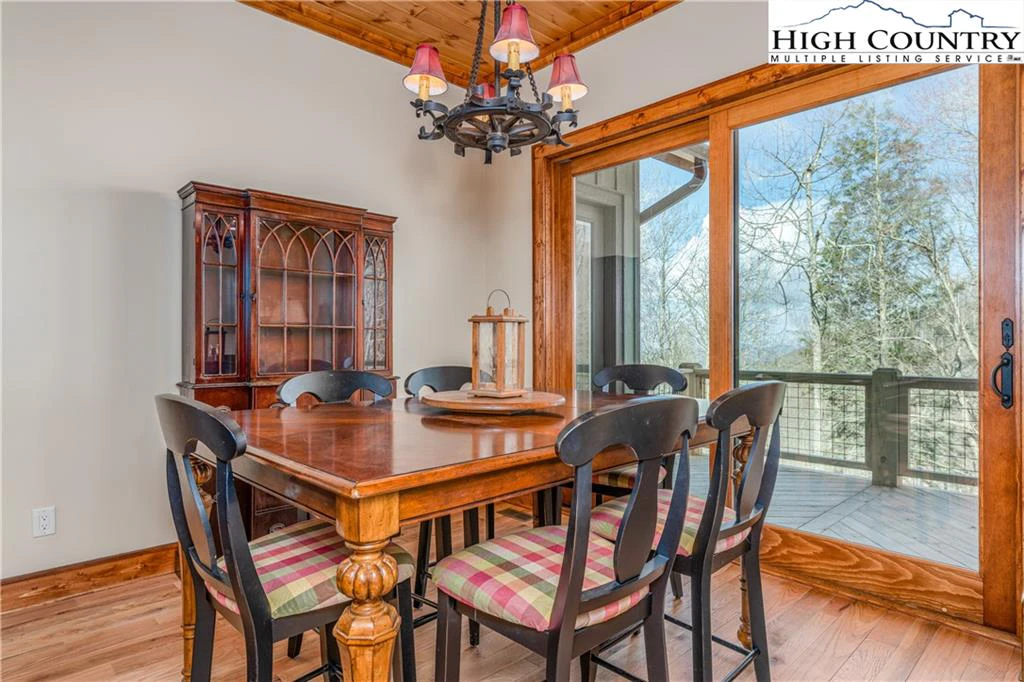 Image number 10 for the current listing