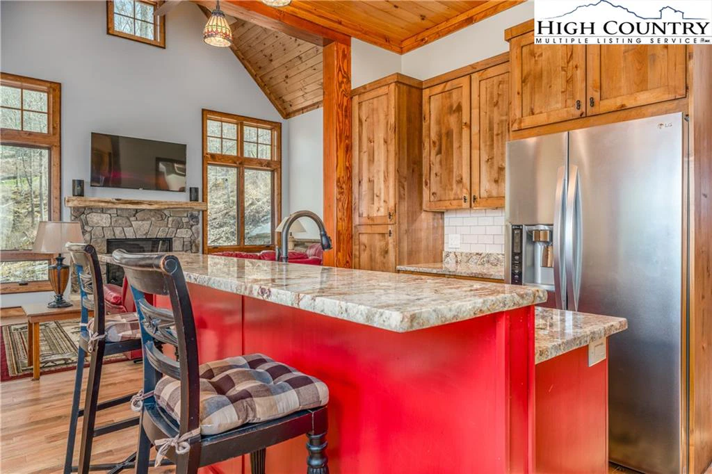 Image number 11 for the current listing