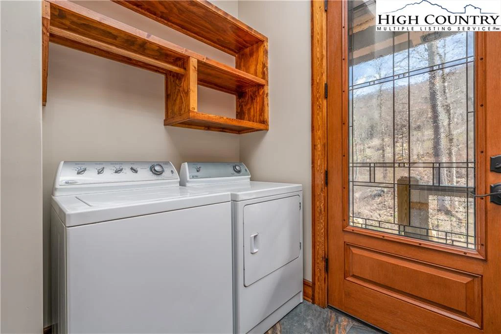 Image number 13 for the current listing