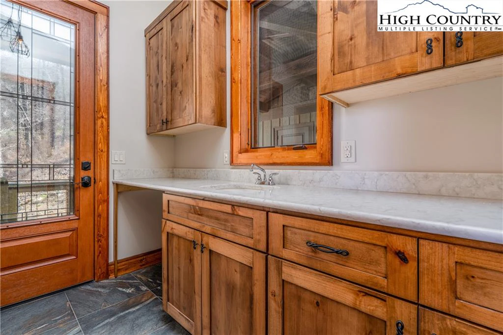 Image number 2 for the current listing