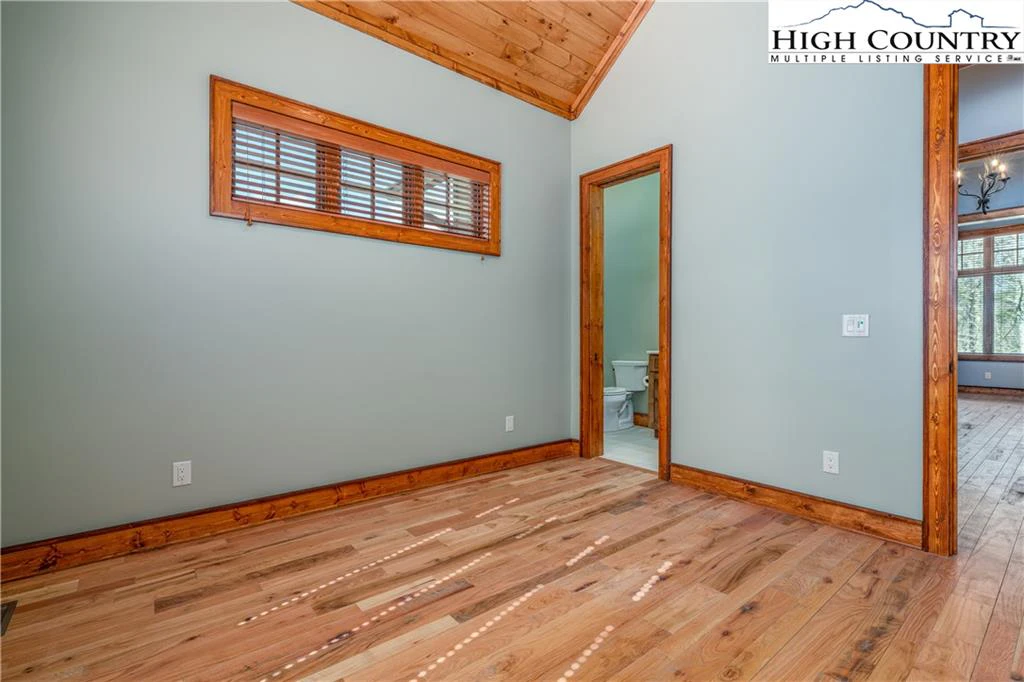 Image number 16 for the current listing