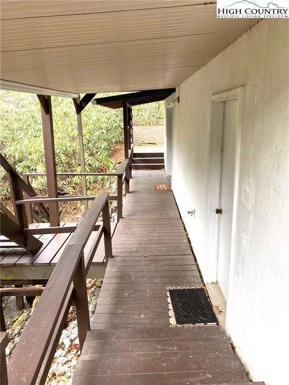 Image number 20 for the current listing