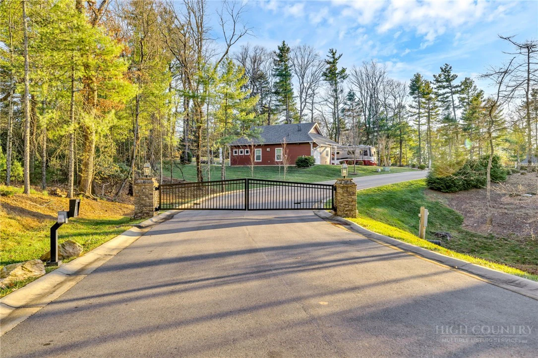 Image number 3 for the current listing