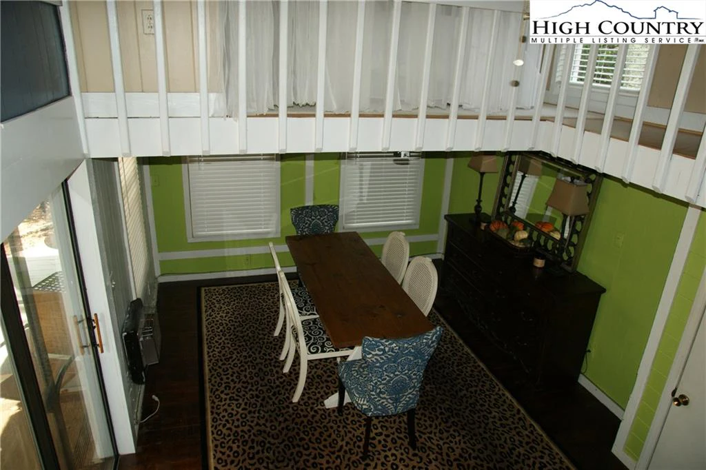 Image number 8 for the current listing