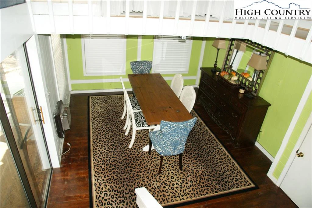 Image number 7 for the current listing