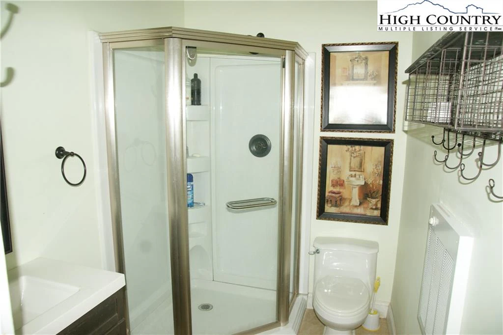 Image number 6 for the current listing