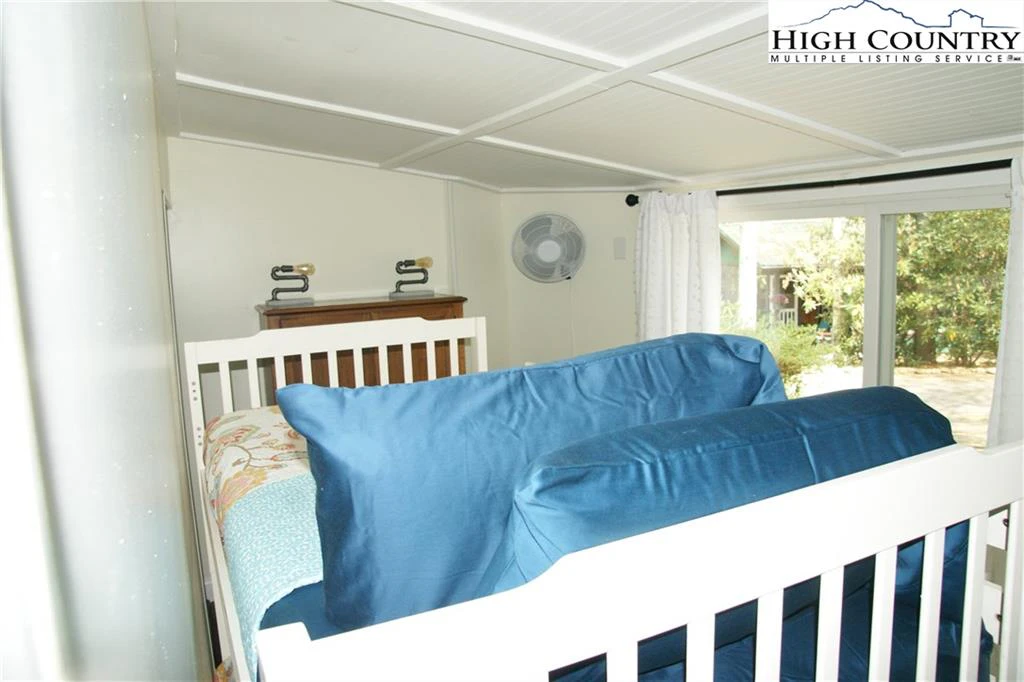 Image number 5 for the current listing