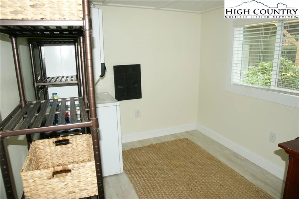 Image number 3 for the current listing