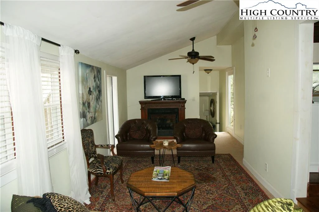 Image number 13 for the current listing