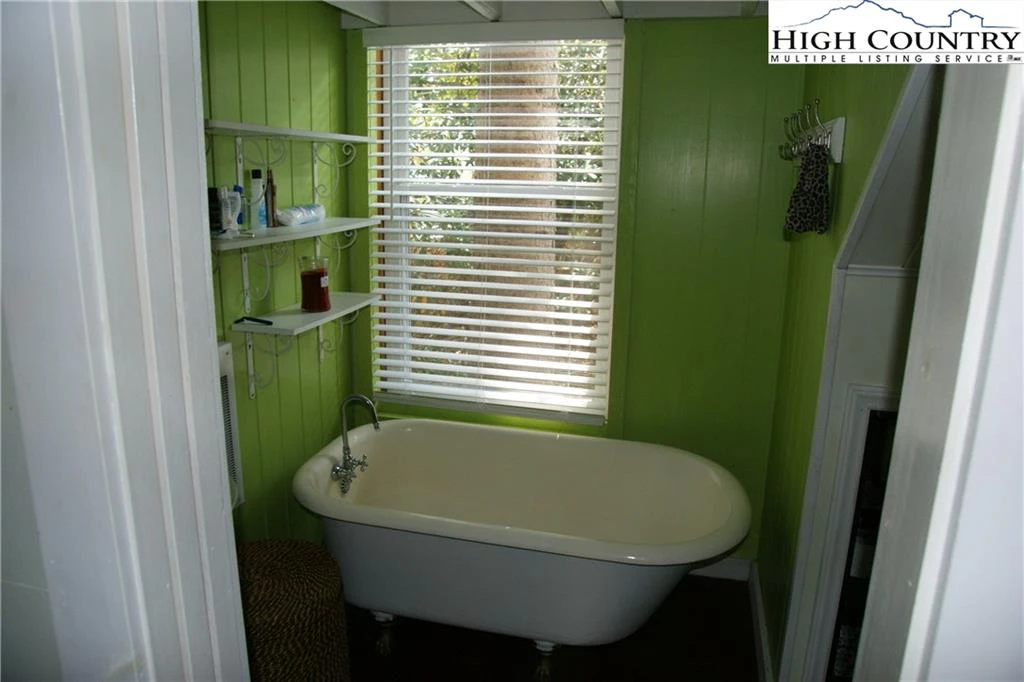 Image number 12 for the current listing