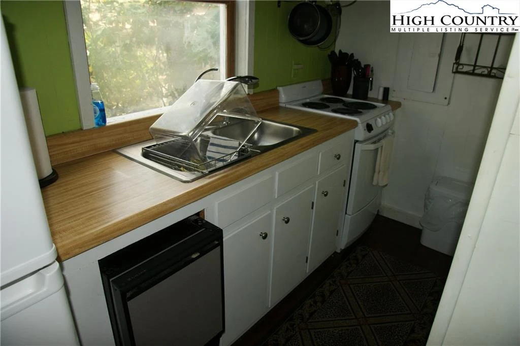 Image number 11 for the current listing