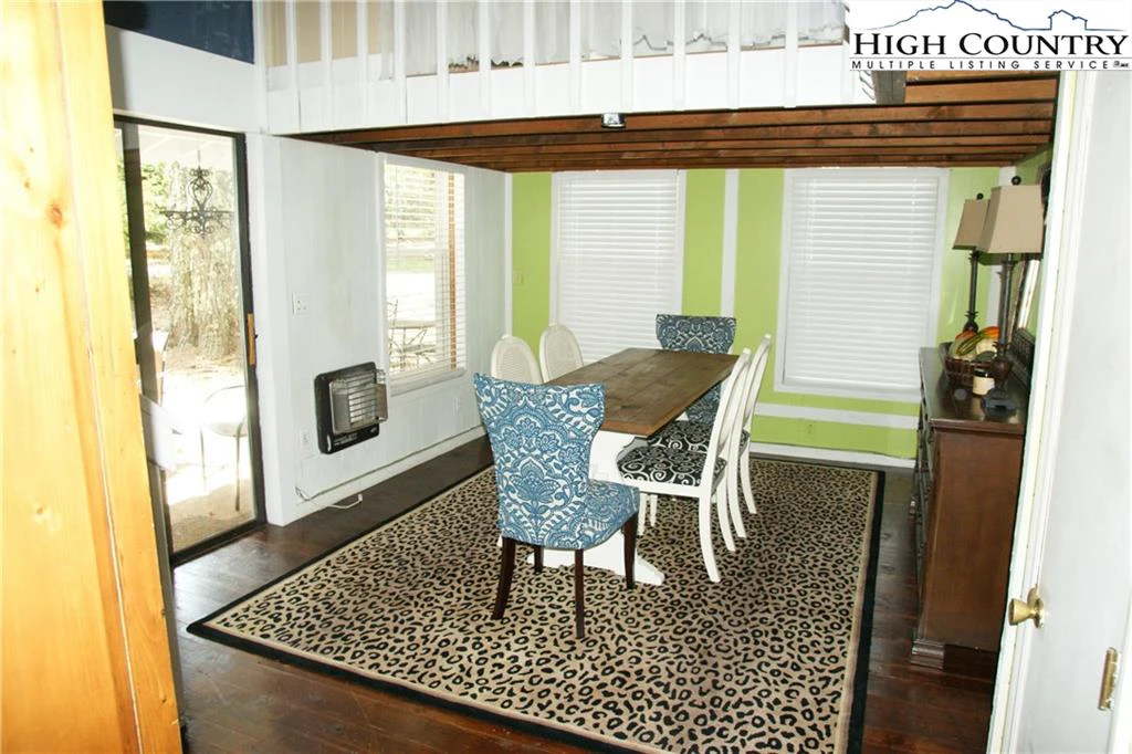 Image number 2 for the current listing