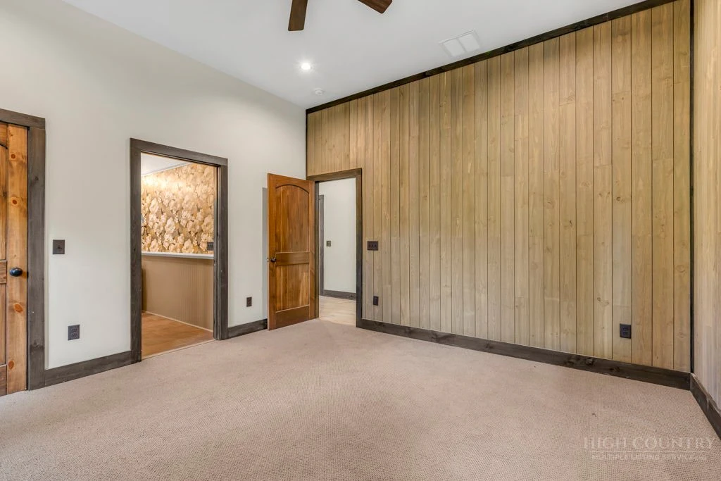 Image number 20 for the current listing
