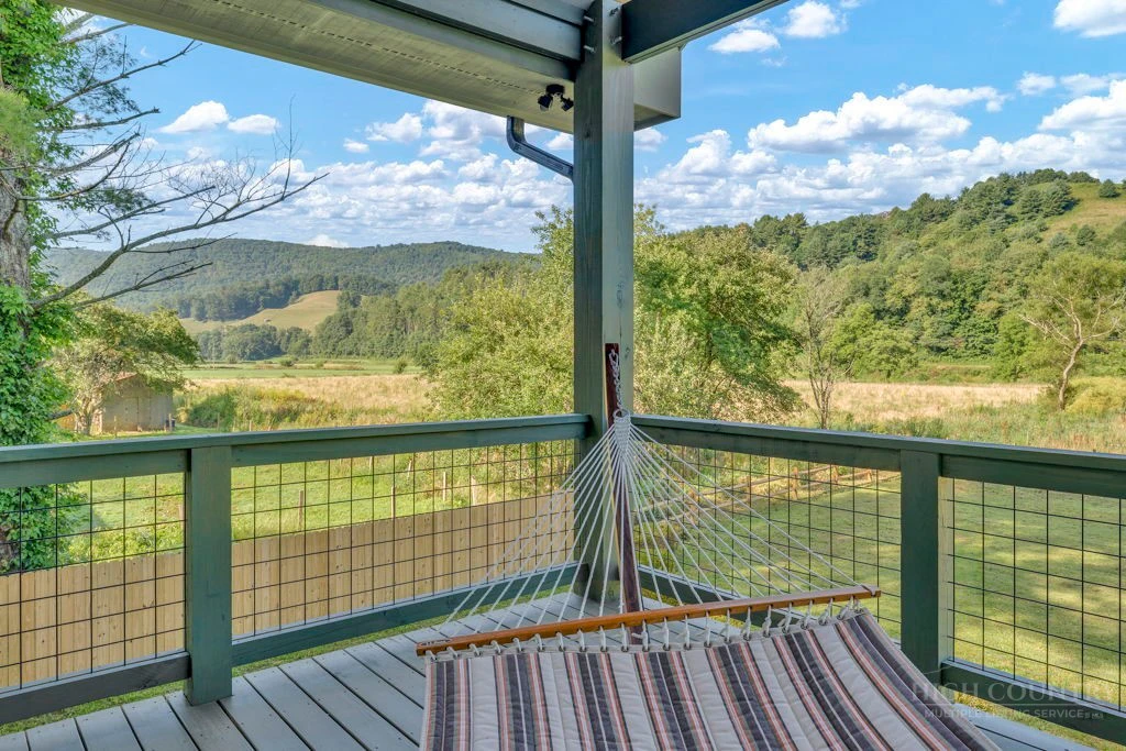 Image number 1 for the current listing