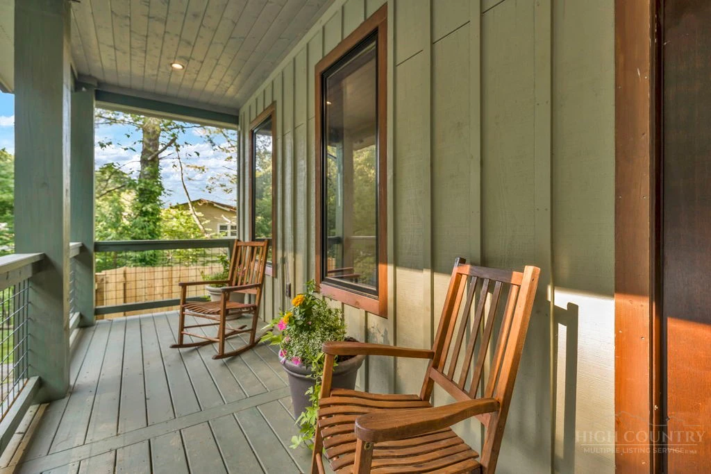 Image number 4 for the current listing