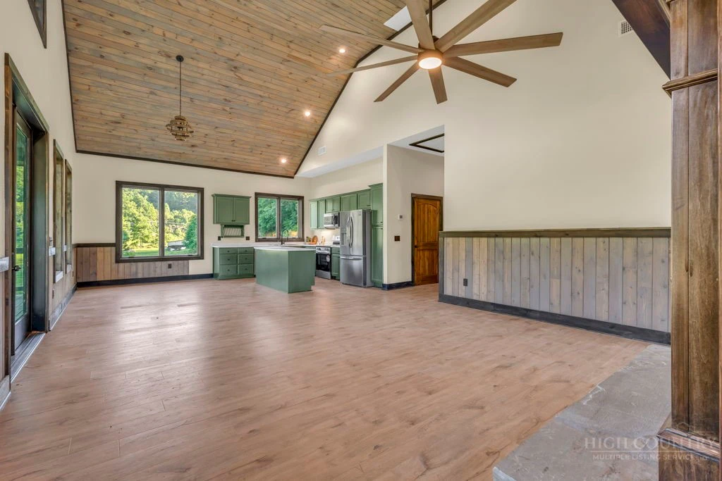 Image number 12 for the current listing