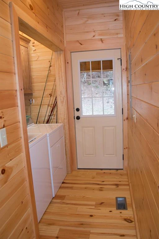 Image number 3 for the current listing