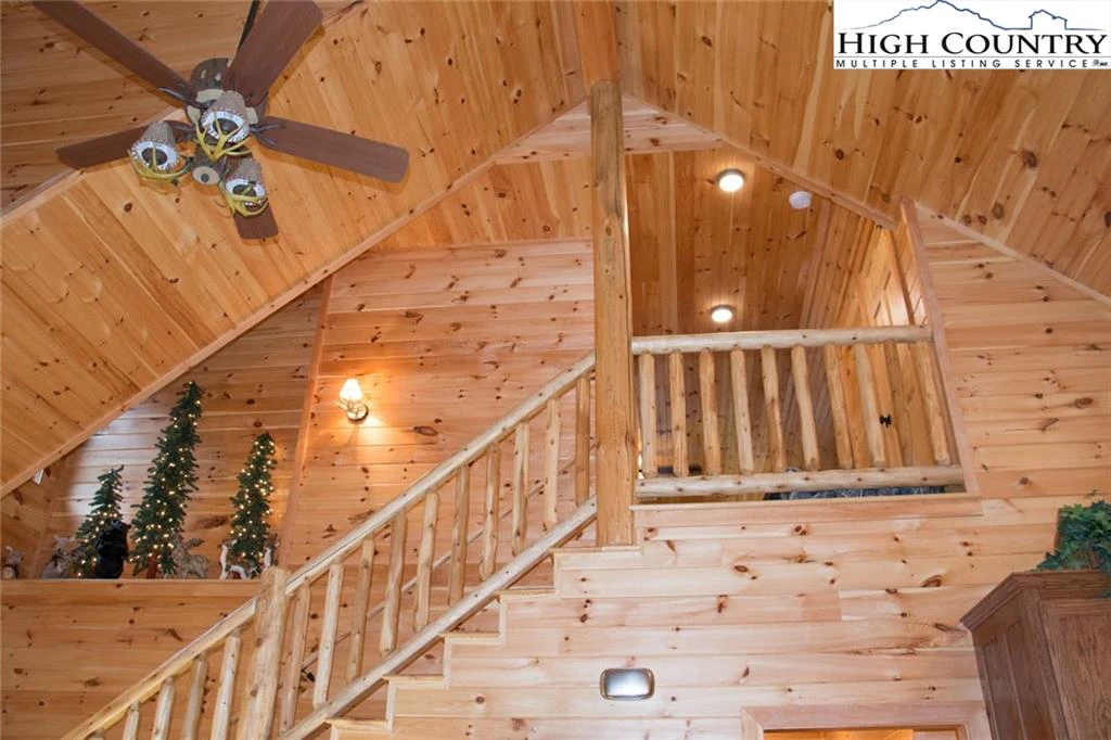 Image number 4 for the current listing