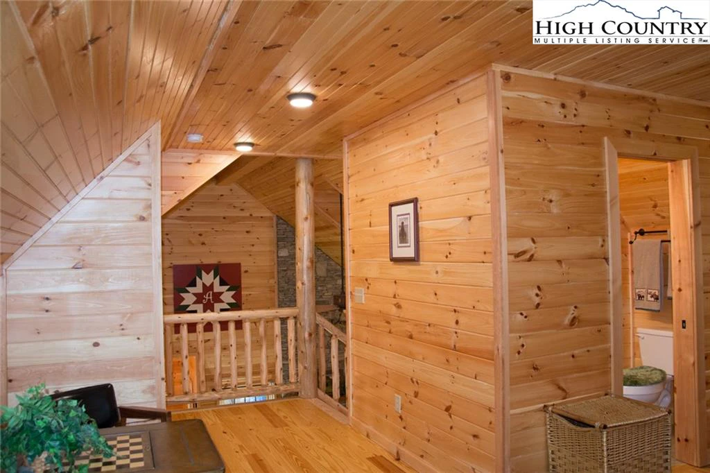 Image number 9 for the current listing