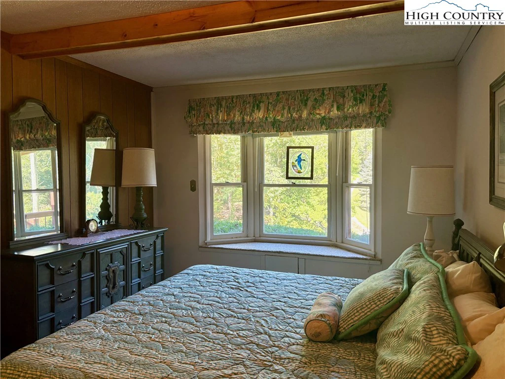 Image number 15 for the current listing