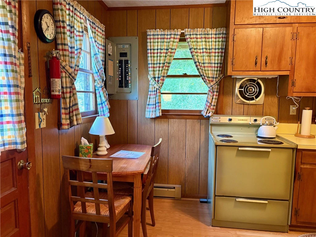 Image number 7 for the current listing