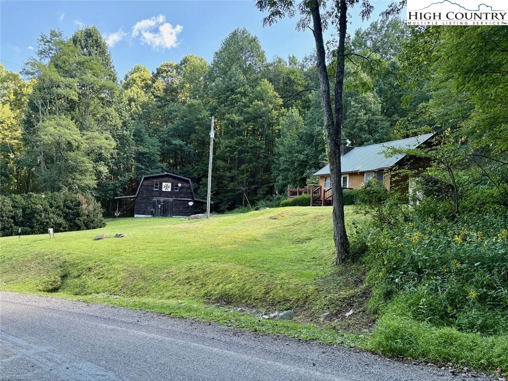 Image number 17 for the current listing