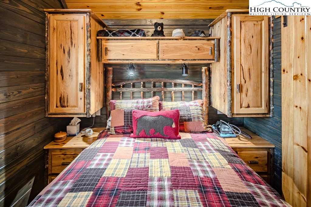 Image number 7 for the current listing