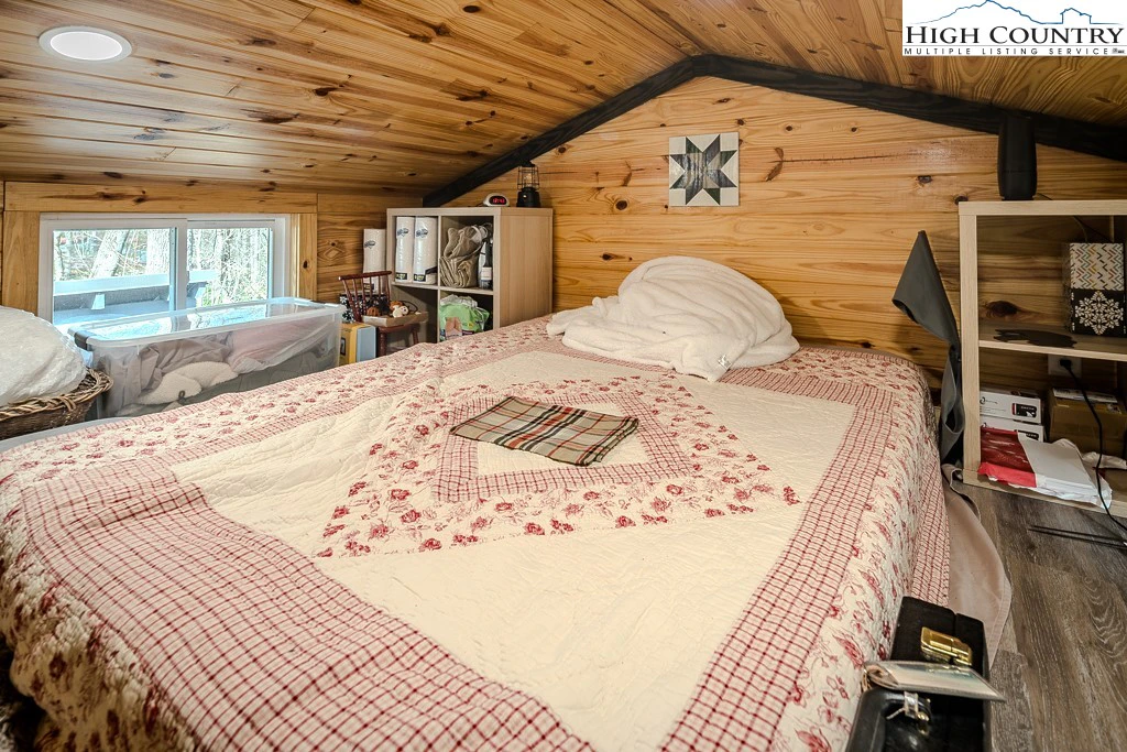 Image number 2 for the current listing