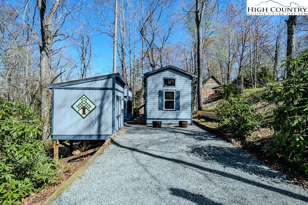 Image number 10 for the current listing