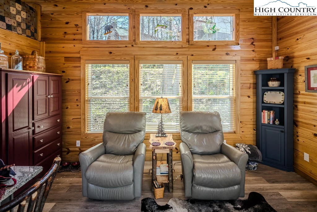 Image number 5 for the current listing