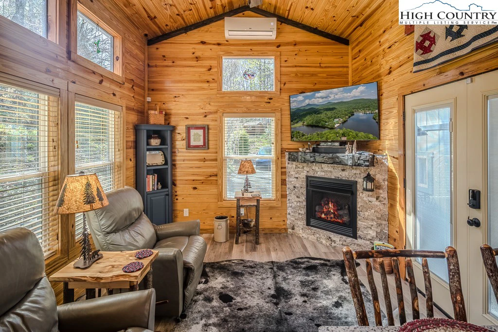 Image number 8 for the current listing