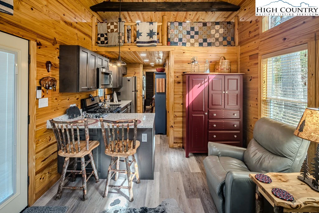 Image number 4 for the current listing