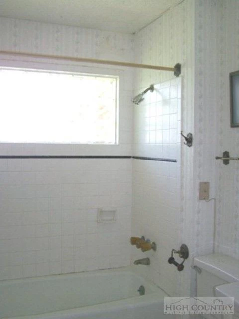 Image number 14 for the current listing