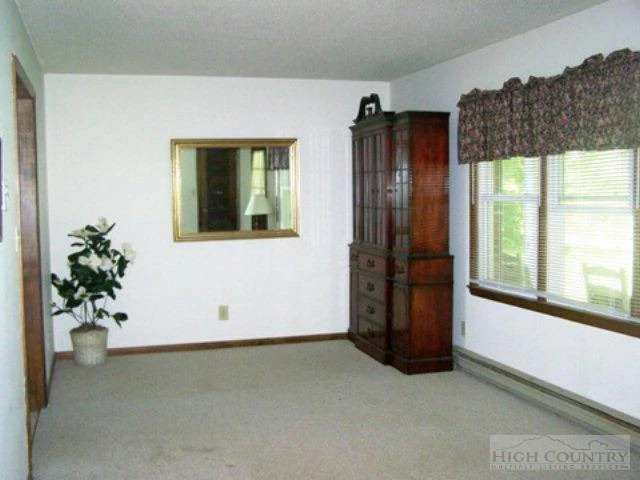Image number 8 for the current listing