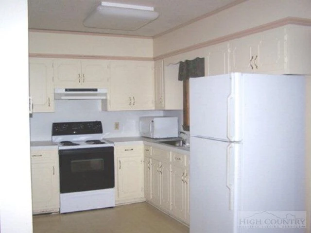 Image number 9 for the current listing