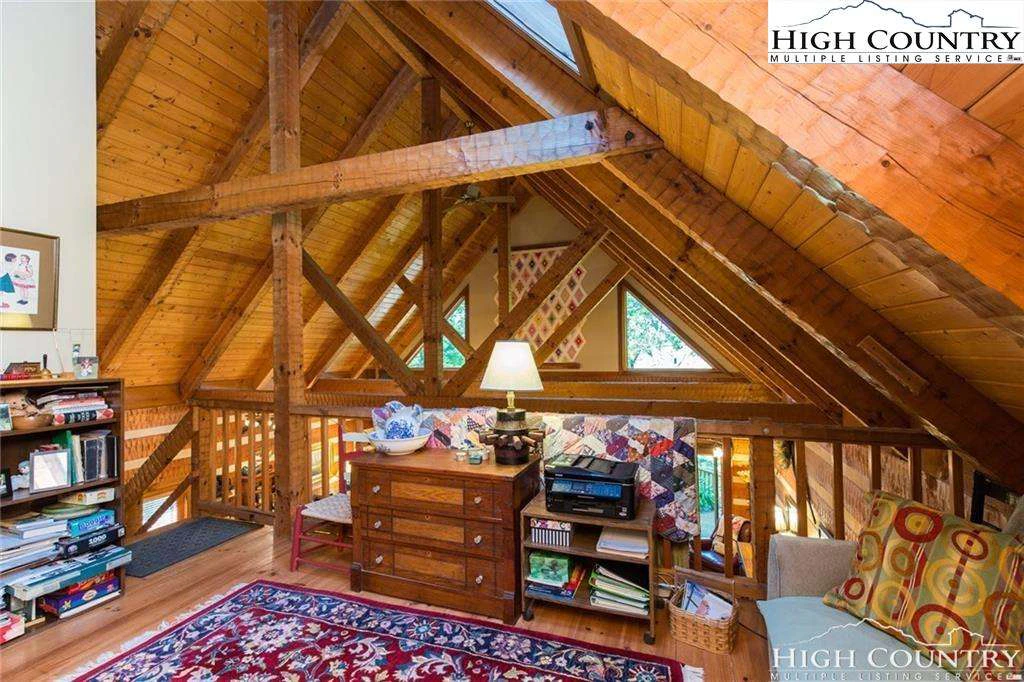 Image number 2 for the current listing