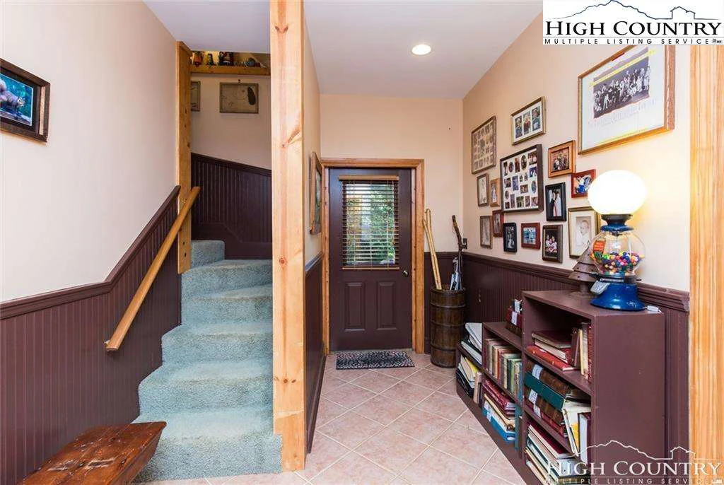 Image number 15 for the current listing