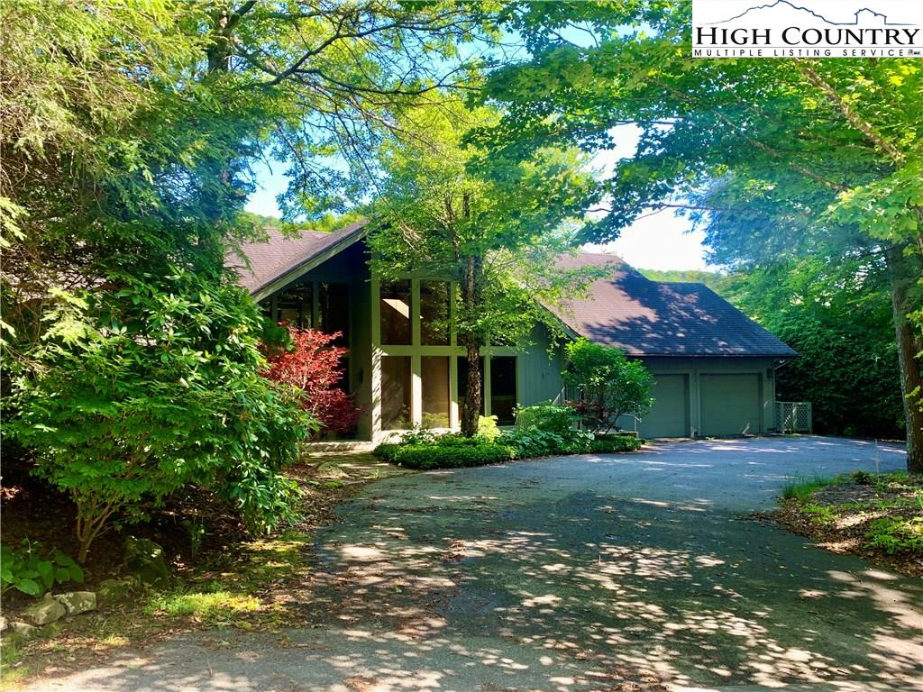Image number 1 for the current listing