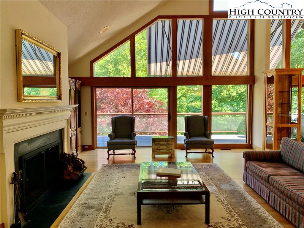 Image number 3 for the current listing