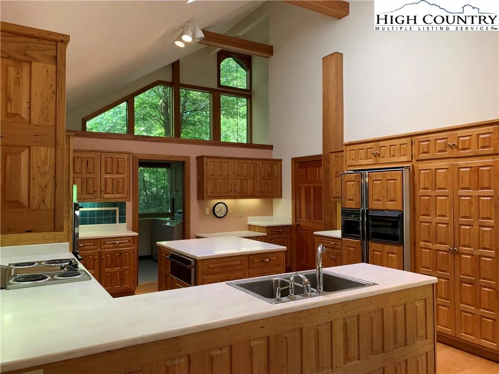 Image number 6 for the current listing