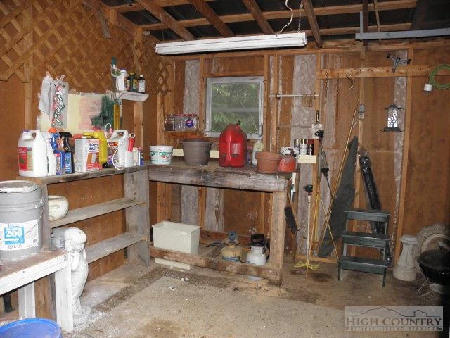 Image number 19 for the current listing