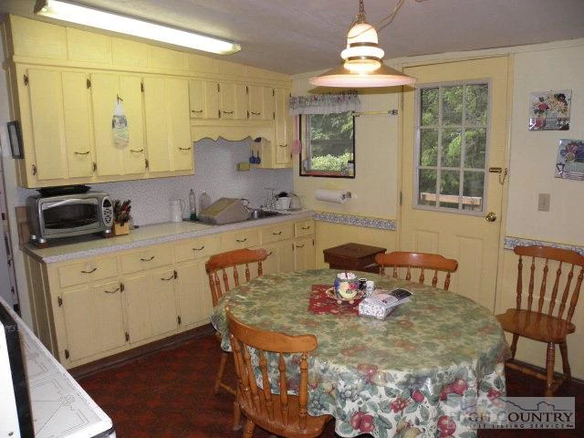 Image number 13 for the current listing