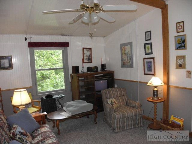 Image number 31 for the current listing