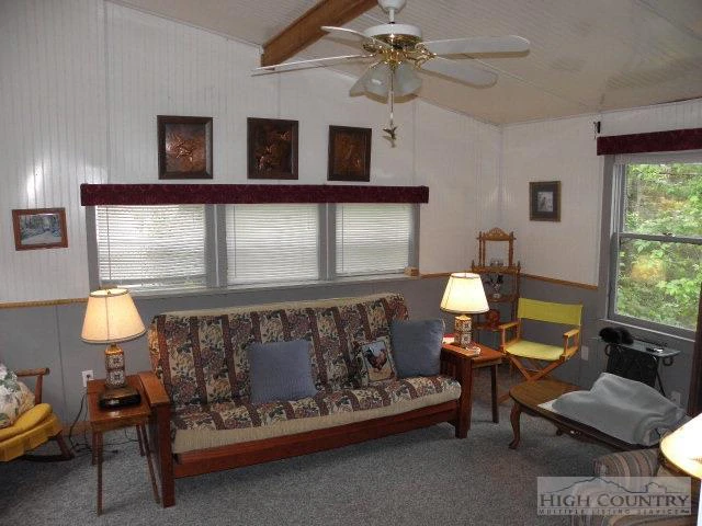 Image number 16 for the current listing