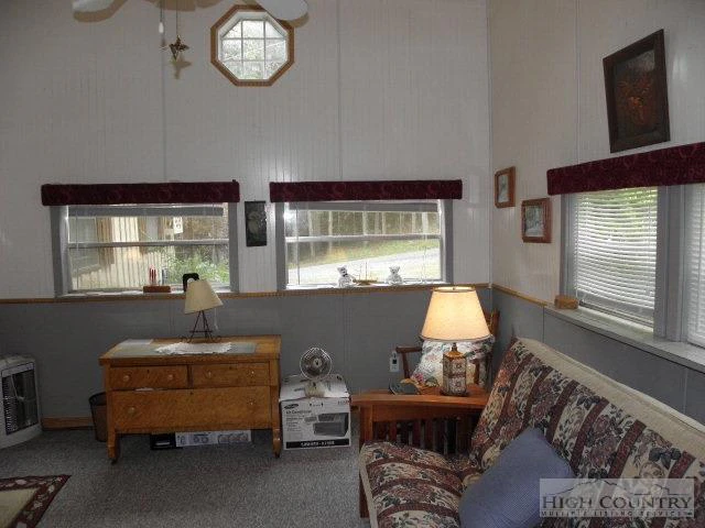 Image number 17 for the current listing